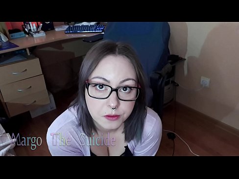 ❤️ Musikana aneSexy ane Magirazi Anoyamwa Dildo Zvakadzama paKamera Russian zvinonyadzisira
